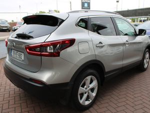 NISSAN QASHQAI  1.5DCI SV EDITION 5DR ESTATE - Image 4