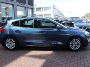 FORD FOCUS 1.0 ECOBOOST TITANIUM 5DR HATCHBACK // - Image 3