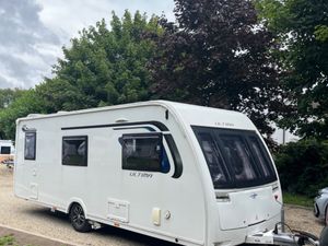 Lunar Ultima 6 Berth Fixed Bunkbed Caravan - Image 4