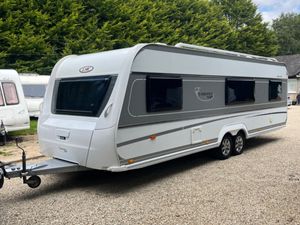 2016 Lmc 6 Berth Fixed Bed Caravan - Image 2