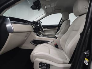 Jaguar F-pace F-Pace Diesel Estate S - Image 4