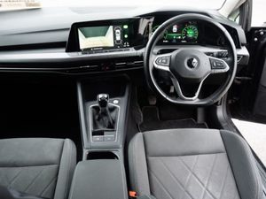Volkswagen Golf Style 2.0 TDI 115HP 5DR - Image 4