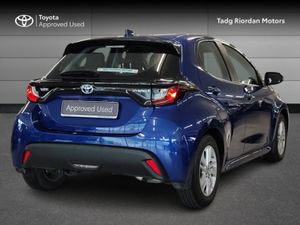 Toyota Yaris 1.5 HYBRID LUNA 4DR AUTO - Image 2