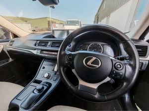LEXUS CT 200H CT 200H 1.8 SE PLUS 5DR AUTO CVT 136 - Image 2