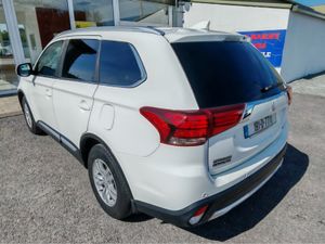 MITSUBISHI OUTLANDER OUTL 4WD 6MT N1 17MY 4DR - Image 4