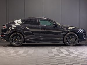 2025 Lamborghini Urus SE - Image 2