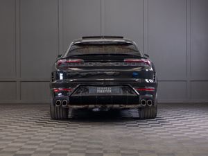 2025 Lamborghini Urus SE - Image 4