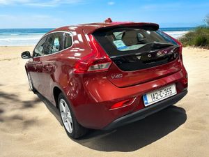 Volvo V40 1.6 D2 (115hp) SE Leathe - Image 2