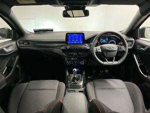 Ford Focus St-line 1.0t Ecoboost Hybrid 125PS - R - Image 4