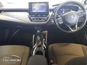 Toyota Corolla 1.8 Hybrid Luna Saloon - Image 2
