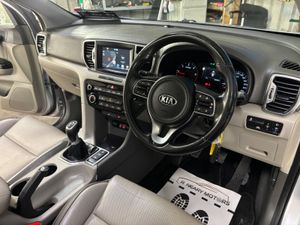 2017 Kia Sportage 1.7 PLATINUM S Manual - Image 4