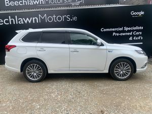 MITSUBISHI OUTLANDER 2.4 PHEV AUTO - Image 2