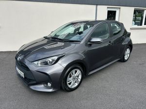 221 Toyota Yaris 1.5 Hybrid Luna Auto - Image 2
