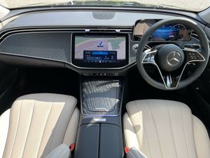 Mercedes-Benz E-Class E220d Avantgarde Plus - Image 4