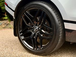 Range Rover Velar 3.0 Diesel 300BHP - Image 4