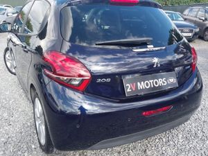 🔵 Peugeot 208 1.2 Style AUTOMATIC LOW KM - Image 4