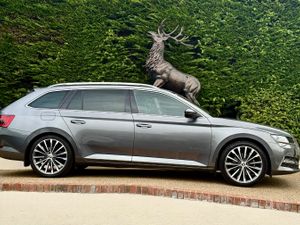 Skoda Superb Combi L&K 2.0TDI DSG LOW KM - Image 2