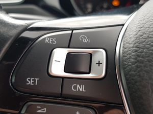 Volkswagen Jetta Highline, Warranty, low milage, - Image 4