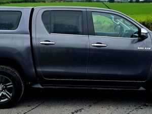 Toyota Hilux - Image 4