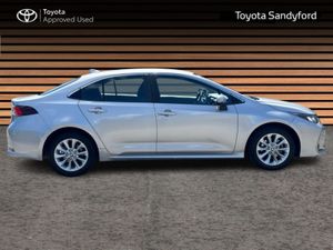 Toyota Corolla HYBRID LUNA AUTO SALOON // TOYOTA S - Image 3