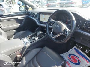 Volkswagen Touareg Diesel Estate Black Edition - Image 3