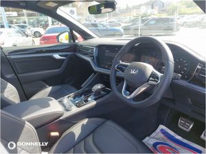Volkswagen Touareg Diesel Estate Black Edition - Image 3