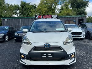 17 Toyota Sienta 1.5 Hybrid  Reverse Camera - Image 3