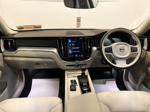 VOLVO XC60 MOMENTUM D4 AUTO 2020 1 OWNER - Image 4