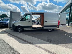 Mercedes-Benz Sprinter 317 Low Roof Automatic - Image 2
