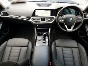 BMW 3 Series 330e Sport Pro - Image 4
