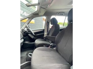 Citroen Grand C4 Picasso 1.6 HDI Vtr  E EGS 5DR A - Image 2