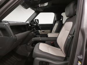 Land Rover Defender Diesel Estate X-Dynamic HSE - Image 4