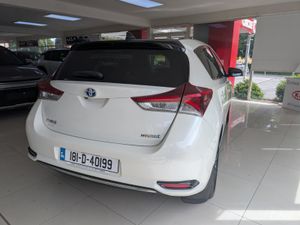 2018 Toyota Auris Hybrid Luna Sport - Image 4