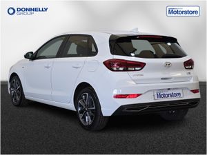 Hyundai i30 Hatchback Premium - Image 3