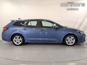 Toyota Corolla 1.8 Hybrid Aura Hatchback - Image 2