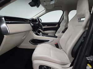 Jaguar F-pace F-Pace Estate R-Dynamic HSE - Image 4