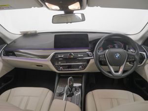 BMW 5 Series 520d SE Saloon - Image 4