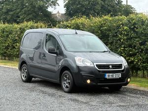 2018 Peugeot Partner Professional Low KMS - Image 2