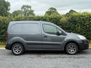 2018 Peugeot Partner Professional Low KMS - Image 3
