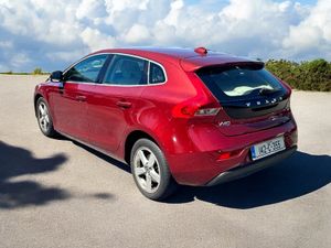 Volvo V40 1.6 D2 (115hp) SE Leathe - Image 2