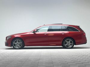 Mercedes-Benz E-Class 300DE AMG Line Premium Plus - Image 4