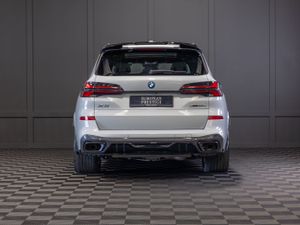 2025 BMW X5 X-Drive 50e M-Sport - Image 4