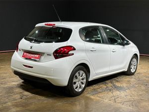 Peugeot 208 1.2 AUTOMATIC - Image 4