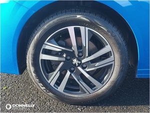 Peugeot 208 Hatchback Allure Premium + - Image 4