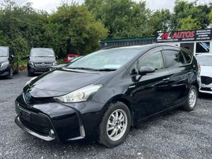 19 Toyota Prius Alpha Hybrid - Image 3