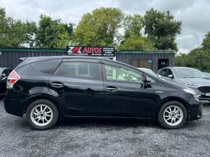19 Toyota Prius Alpha Hybrid - Image 4