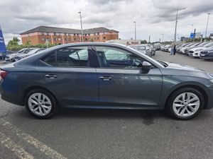 SKODA OCTAVIA 2.0TDI AMBITION DSG AUTOMATIC 115BHP - Image 4
