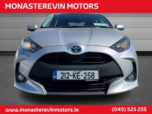 Toyota Yaris HYBRID LUNA 4DR AUTO - APPLE CARPLAY - Image 4