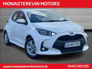 Toyota Yaris HYBRID LUNA 4DR AUTO - APPLE CARPLAY - Image 3