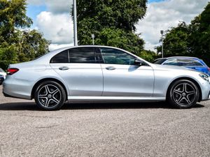 Mercedes-Benz E-Class E300de AMG Premium Plus Nig - Image 3